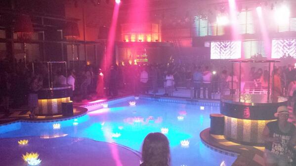 Brand new club in Reno. Pool in the middle. Crazy. #lexnightclub http://t.co/FojhhWwIBn